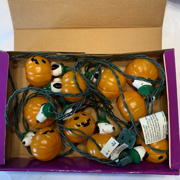 Peanut snoopy, low mode, plastic Halloween Punkin lights - Picture 5 of 8